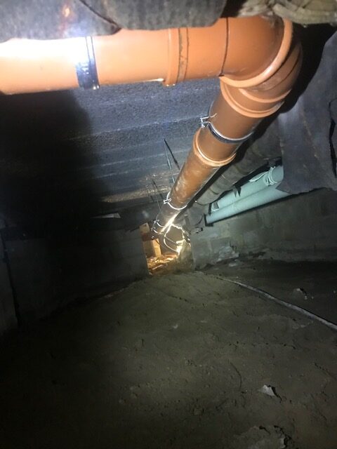 Oplossen van een verstopping in de rioleringsbuis in Zonhoven.